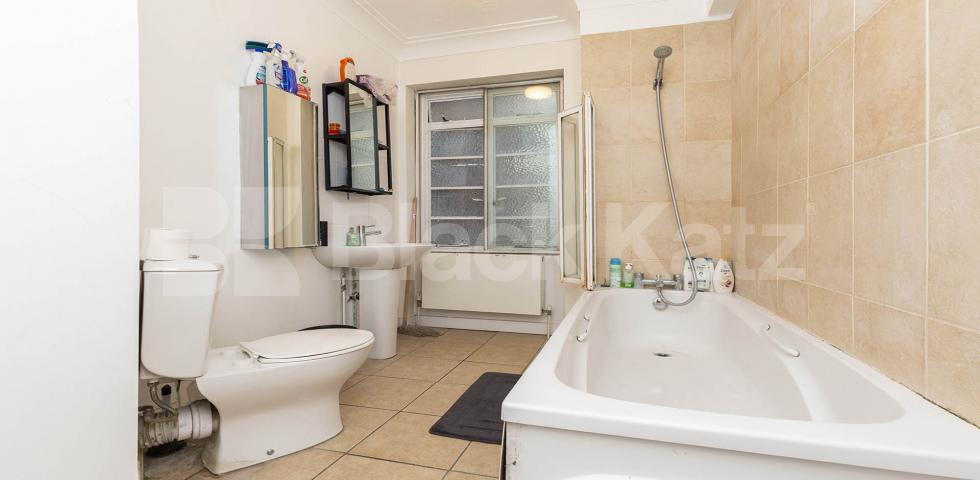 			3 Bedroom, 2 bath, 1 reception Flat			 Dorset House, Gloucester Place , Baker Street